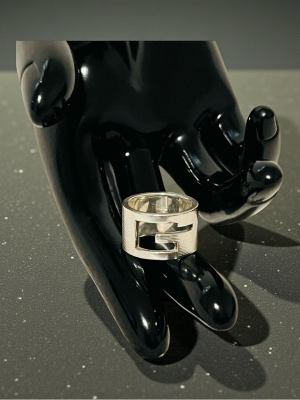 Gucci Cutout G Thick Band Silver Ring - Picture 11 of 12